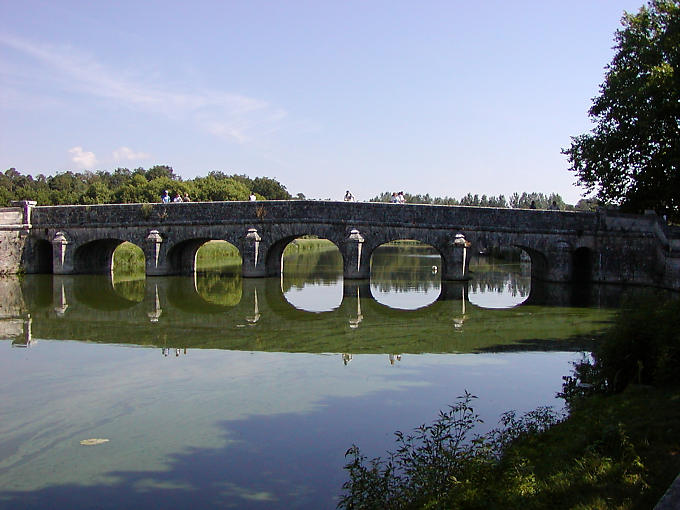 Le pont de Chambord, France.