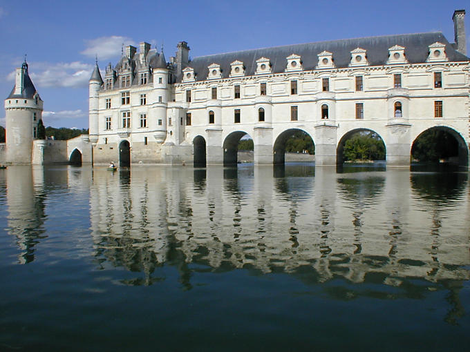 Promenade en barque sur le Cher, Château de Chenonceau, France.
