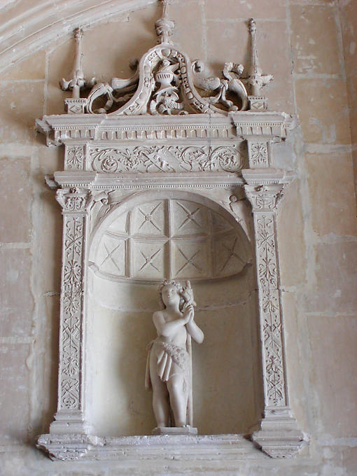 Dans les escaliers, Château de Chenonceau, France.