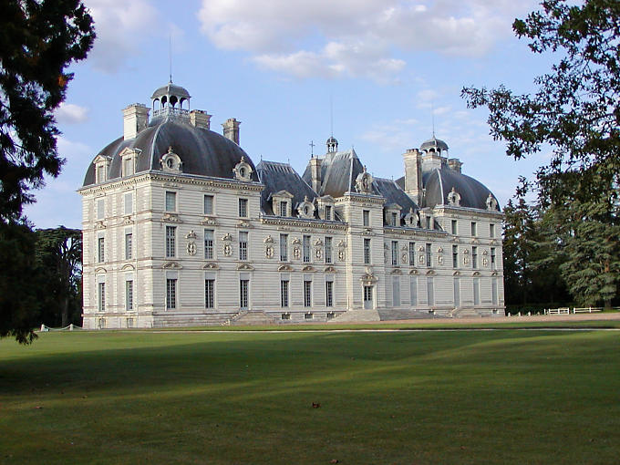 Modèle du château de Moulinsart, façade vue en angle, Cheverny, France.