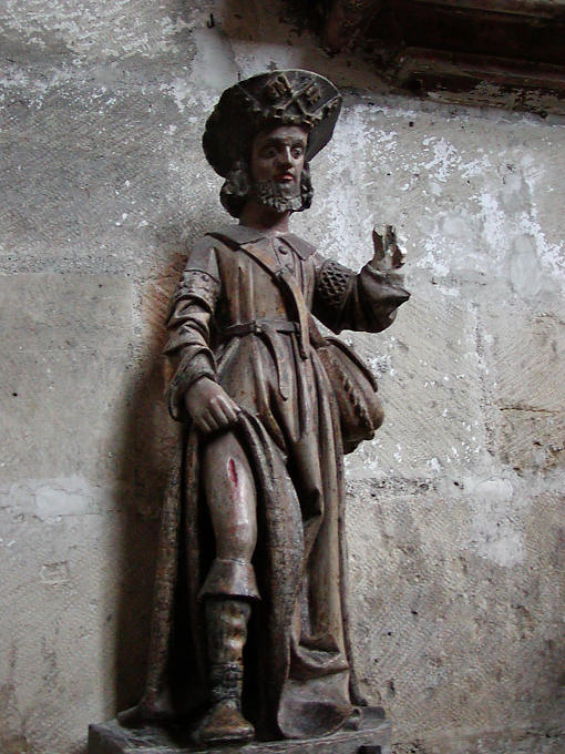 Clamecy, Statue sur la route de Compostelle, France.