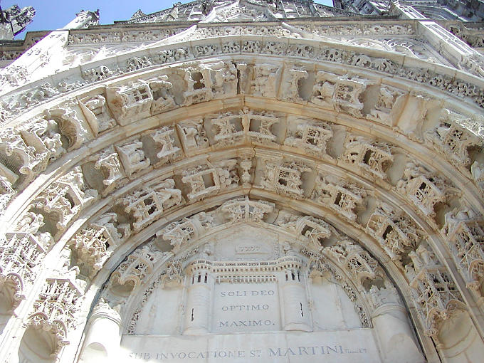 Gothique flamboyant, Saint-Martin, Clamecy, France.