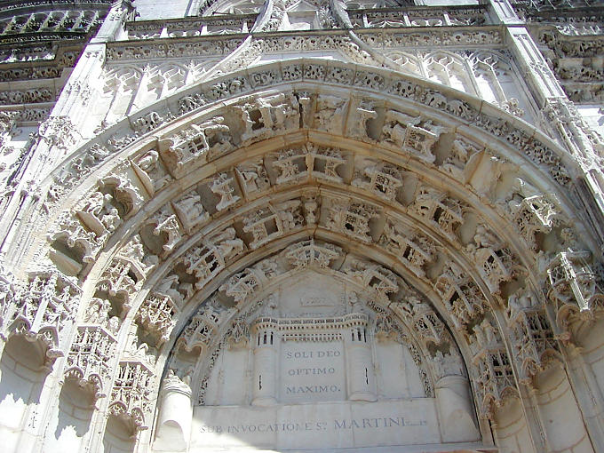 Soli Deo Optimo Maximo église Saint Martin, Clamecy, France.