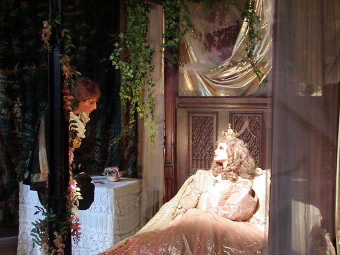 La princesse Aurore éveillée par le prince charmant, Château d'Ussé, France.