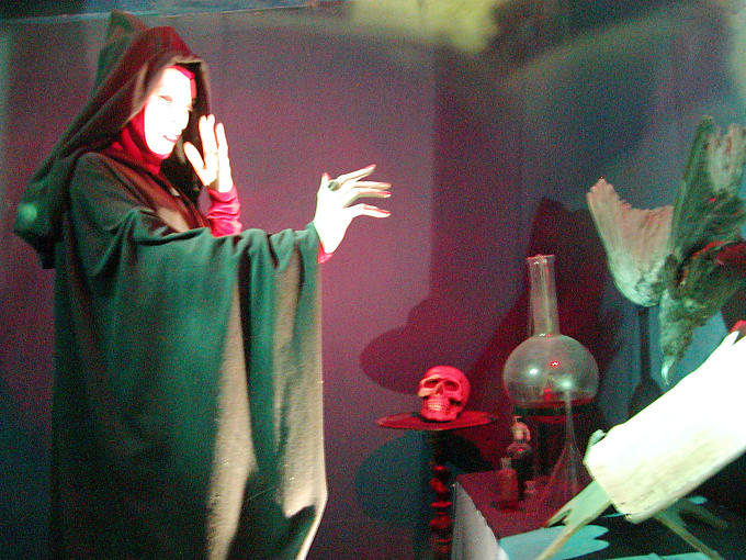 Préparation d'un philtre magique, fée Carabosse, Château d'Ussé, France.