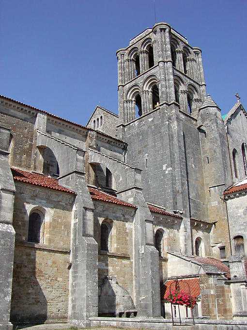 Ancienne abbatiale de l'abbaye de Vézelay, France.