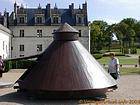 Tank en forme de soucoupe volante, oeuvre de Léonard De Vinci, Château d'Amboise, France.