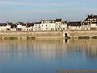 Façades sur la rive droite de la Loire, Blois, France.