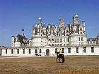 Cavalier dans la cour, Château de Chambord, France.