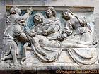 L'ensevelissement de Jésus, bas-relief de la collégiale, Clamecy, France.