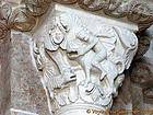 Sculpture sur un chapiteau, basilique Vézelay, France.