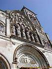 Grand tympan, vue extérieure, basilique de Vézelay, France.