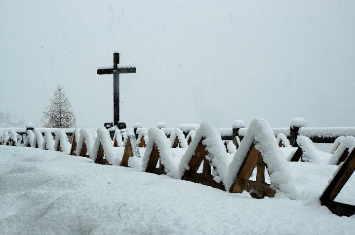Croix enneigées
Mots-clés: croix