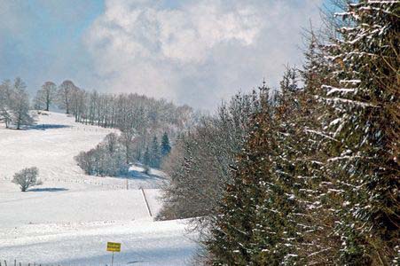 Eclaircie sur le val de Mouthe, route de Pontarlier
après la neige, vient le beau temps
Mots-clés: Mouthe Pontarlier