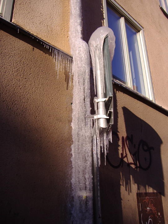 Gouttière enveloppée de glace à Stockholm
Mots-clés: glace Stockholm