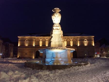 Place de la révolution ou du Marché, la fontaine et le musée - Besançon sous la neige
Mots-clés: Besançon