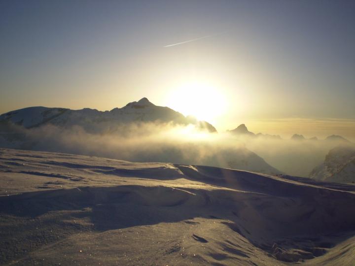 Sur la station de Flaine, soleil sur montagnes
Mots-clés: alpes montagne hiver 2007 Flaine