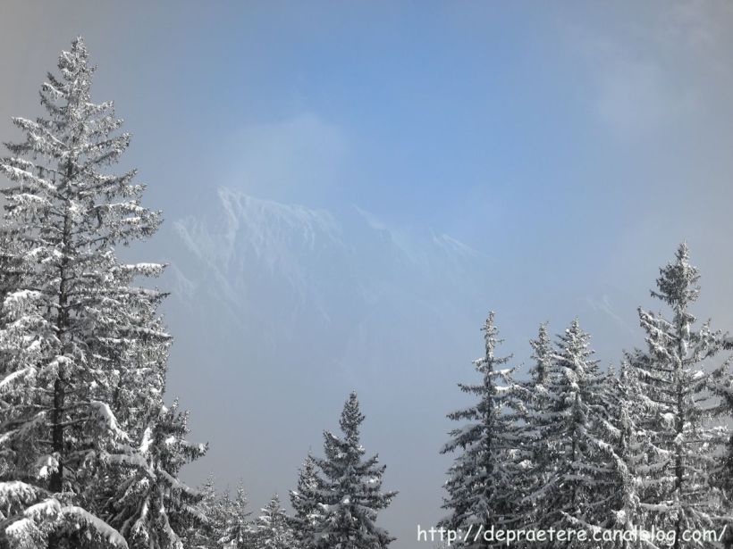 Apparition derrière les nuages du Massif de L'étale Manigod
Mots-clés: Manigod étale