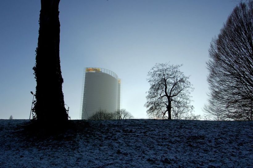 Arbroïde après Bonn, en Allemagne
Prise de vue : 22.12.2007, 14.24, lors d'une marche le long du Rhin, peu après Bonn, en Allemagne. Entre végétation et humanisation, l'arbre blanc tente de devenir quelque choseâ€¦Mais quoi ? Un shot plein de bonheur en tout cas !
Mots-clés: ice tree