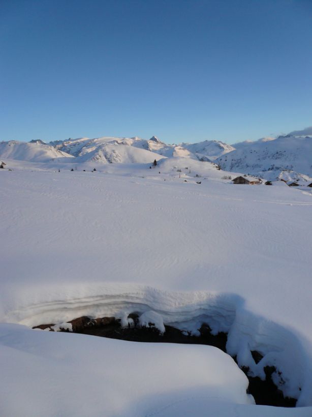 Neige et crevasse, L'Alpe d'Huez février 2008
