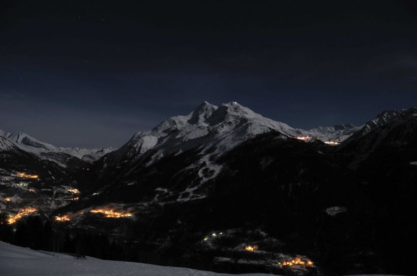 Avec la lune pour assistante, le mont Pourri
Photo du mont Pourri réalisée une nuit de pleine lune.
F:5
15s
200asa
Mots-clés: mont lumière lune neige froid montagne