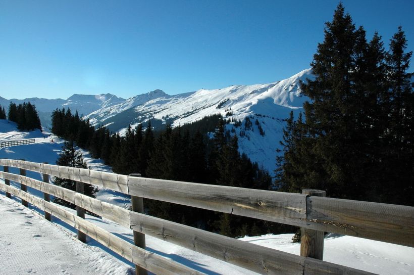 Piste de ski ensoleillée en Autriche
Mots-clés: Autriche