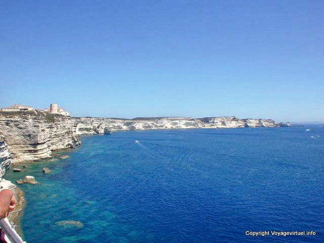 Bonifacio, panorama sur les falaises crayeuses, Corse - France