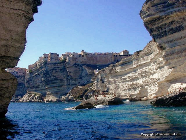 Bonifacio, au sortir du Sdragonato, Corse - France