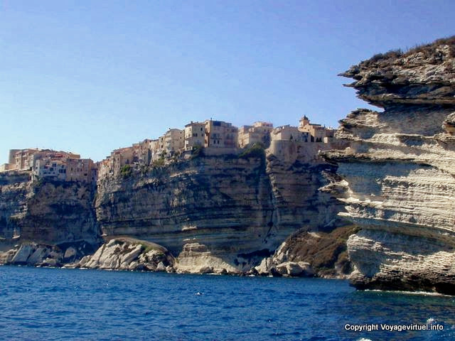 Maisons accrochées, Bonifacio, Corse - France