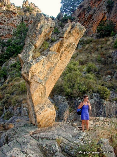 Au pied du rocher bizarre, Calanches de Piana, Corse - France