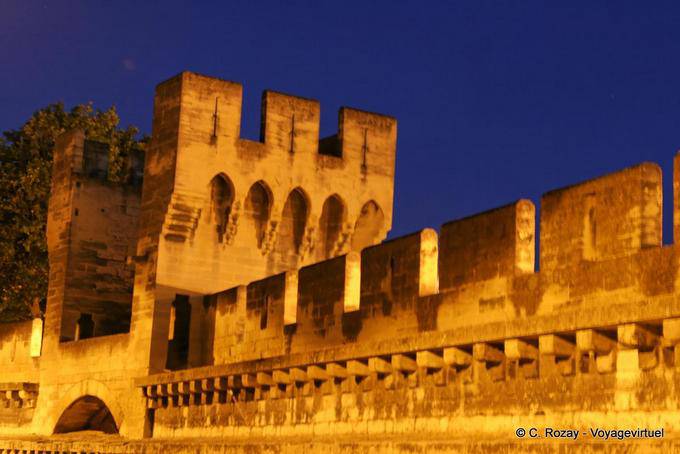 Les remparts en nocturne, Avignon by night, Provence, France