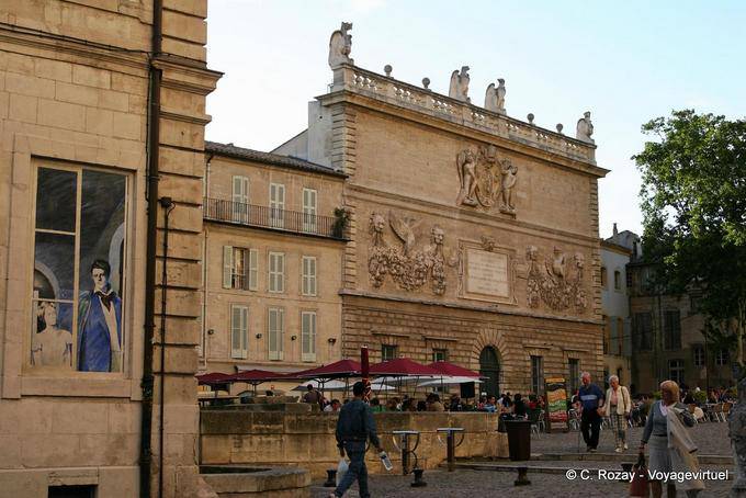 Hôtel des Monnaies, façade baroque et ouvragée, Avignon, Provence, France