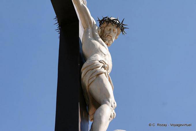 Avignon, Notre-Dame des Doms, regard du Christ à la couronne d'épines sur sa croix, Provence, France