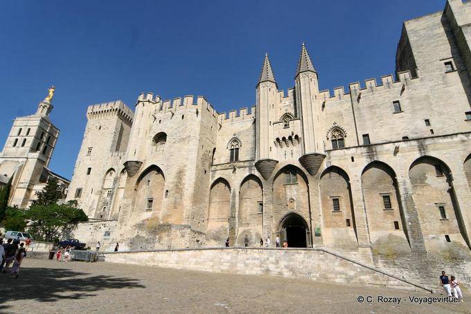 Le Palais des Papes, vue générale de la façade extérieure, Avignon, Provence, France