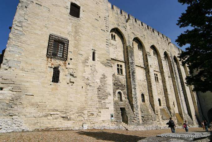 Mur extérieur de la Grande Audience, vue depuis la rue Peyrollerie, Palais des Papes, Avignon, Provence, France