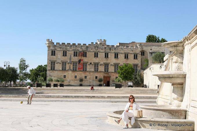 Palais des Archevêques devenu musée du petit Palais, Avignon, place du Palais, Provence, France