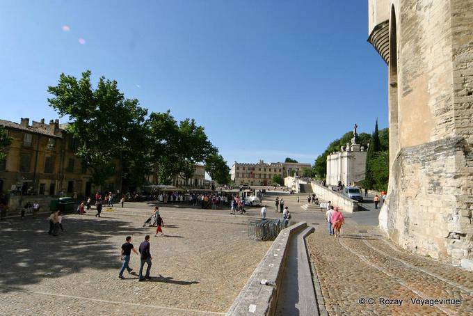 Avignon, la place du Palais, panorama depuis le pied de la tour d'Angle, Provence, France
