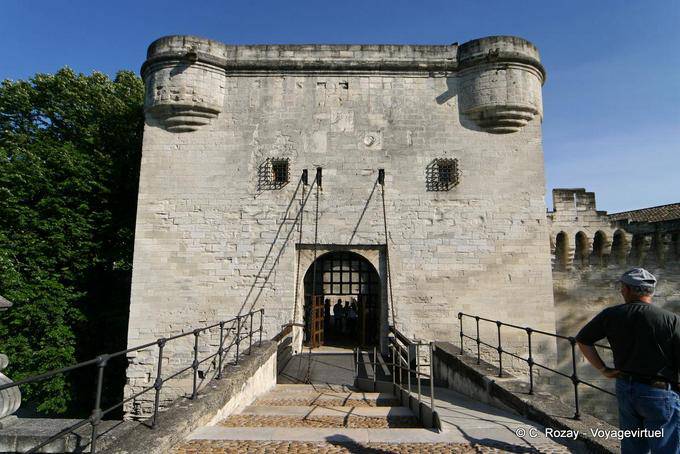 La tour du Châtelet et son pont-levis, pont Saint-Benezet, Avignon, Provence, France