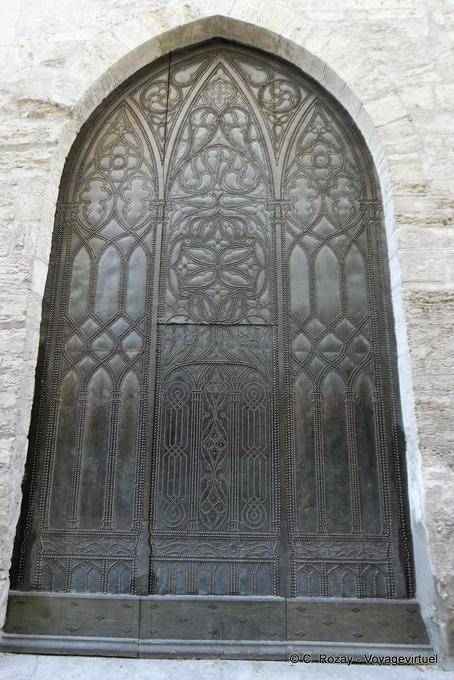 Vitrail ancien, vue extérieure, Avignon, Provence, France