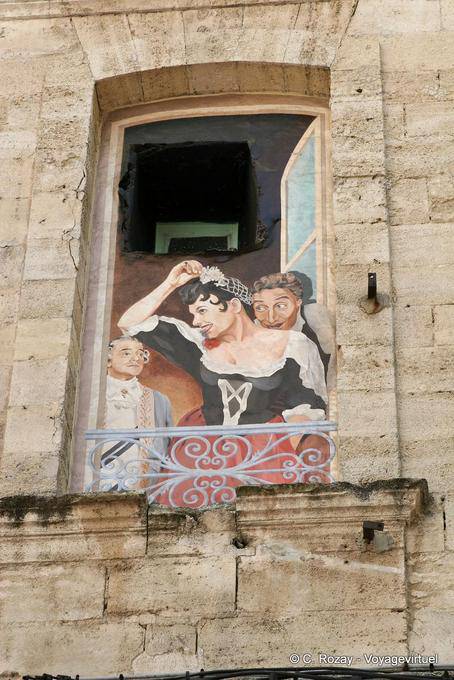 Stars peintes en trompe-l'oeil dans un encadrement de fenêtre, Avignon, Provence, France