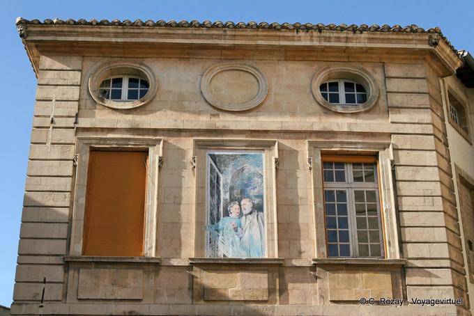 Autre fenêtre peinte en trompe-l'oeil, Avignon centre historique, Provence, France