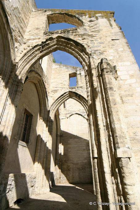 Arcades de l'ancien monastère-collège des Bénédictins de Cluny, Temple Saint Martial, Avignon, Provence, France