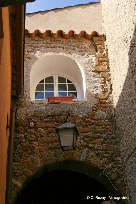 Bormes-les-Mimosas, patine provençale, Provence, France