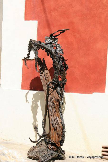 Collobrières, exposition de fer et bois, Provence, France