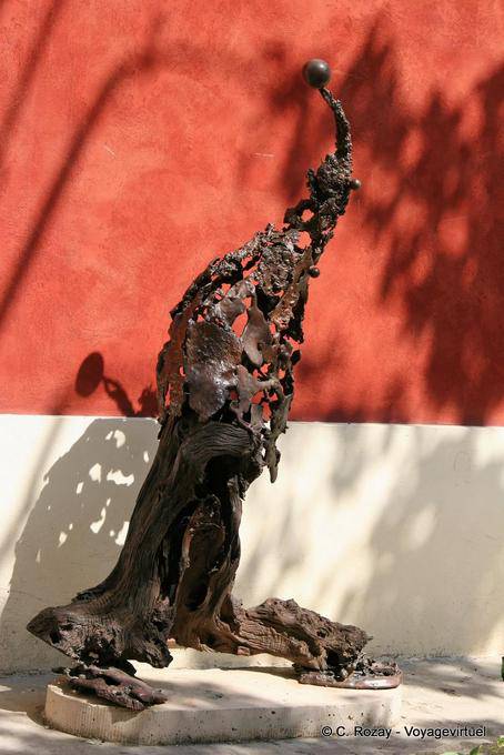 Collobrières, sculpture de métal, Provence, France