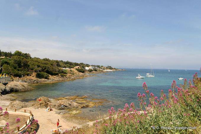 Crique rocheuse de la Côte d'Azur, Provence, France