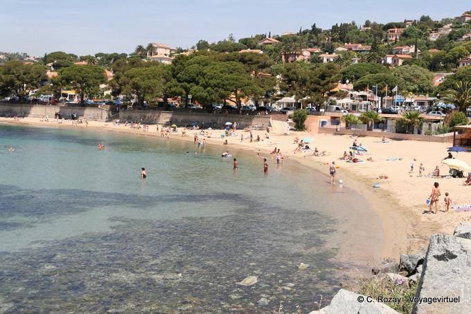 Premiers bains dans la Méditerranée au printemps, Provence, France