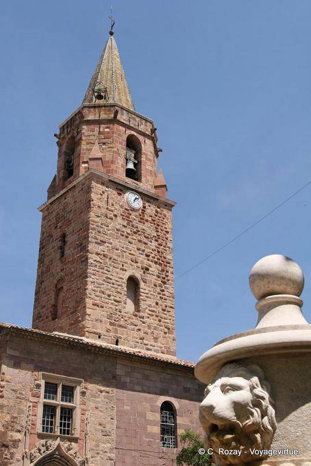 Fréjus, fontaine et clocher du Groupe Épiscopal, Provence, France