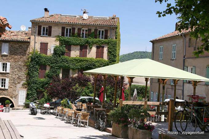 La Garde-Freinet sur la place du Marché de Provence, Provence, France