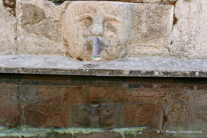 La Garde-Freinet face lunaire pour fontaine, Provence, France
